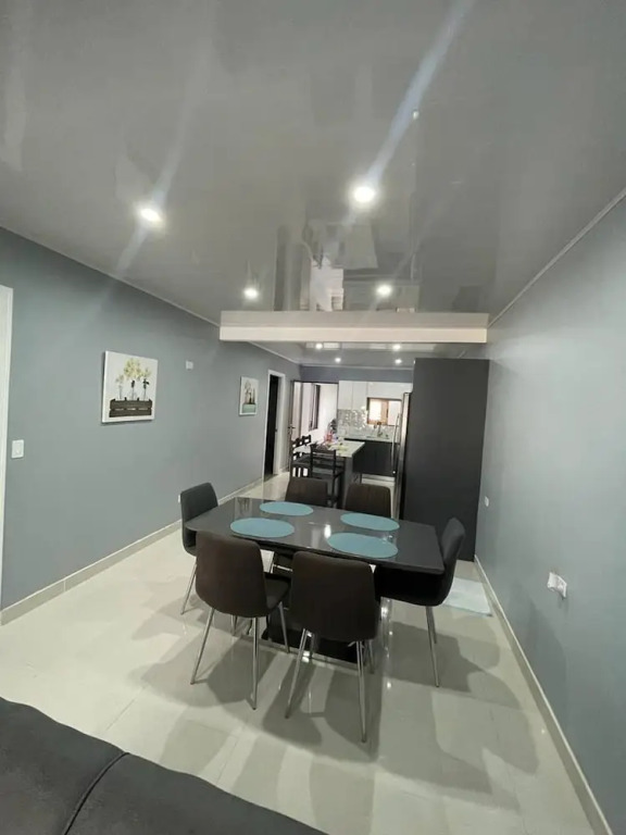 3 bed 2 Bath 15 min From Airport