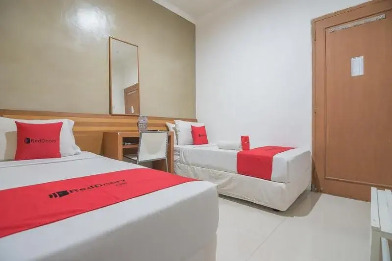 RedDoorz near Politeknik Ilmu Pelayaran 2