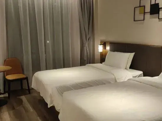 Homeinn Plus Hotel (Shanghai Meilan Lake Luonan Xincun Subway Station)