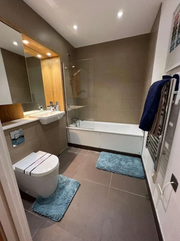 Impeccable 2-bed Apartment in Erith