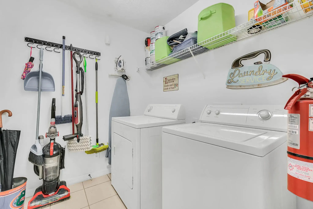 CP453TC - 4 beds pool home with game room, Davenport, US