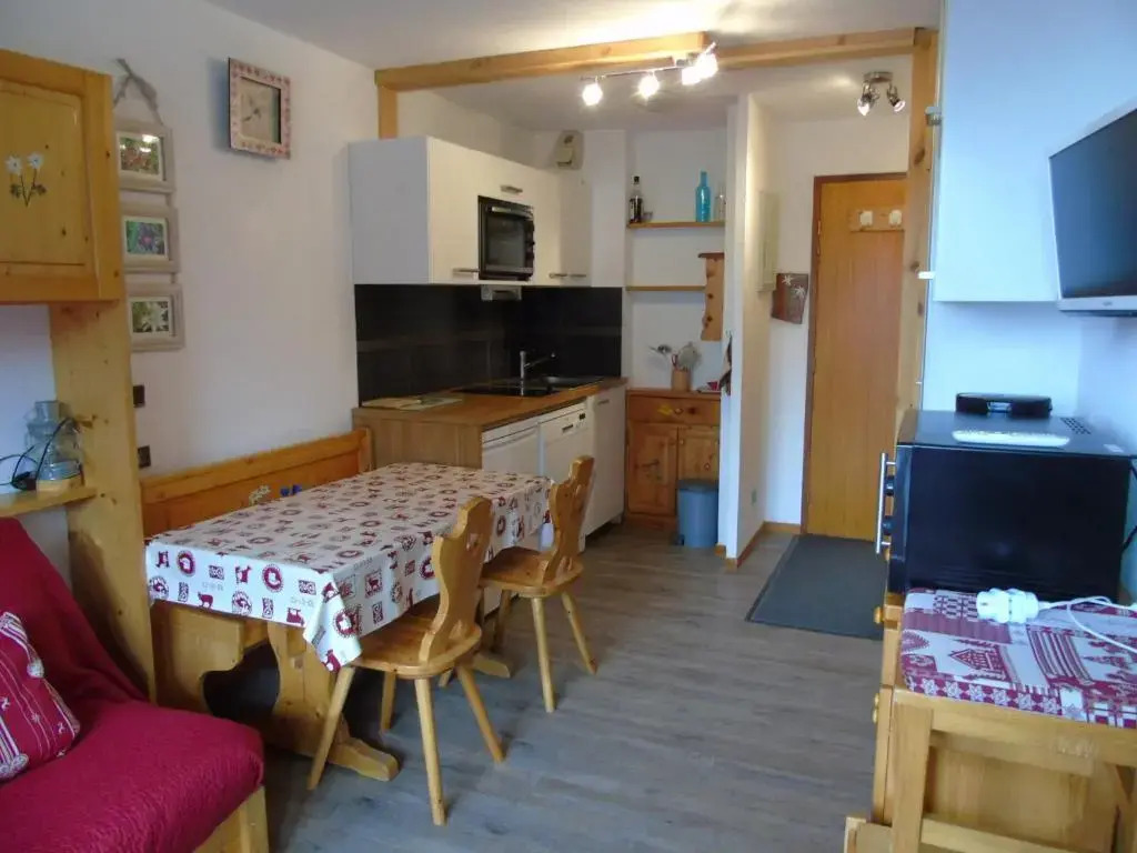 Appartement Valfréjus, 1 pièce, 4 personnes - FR-1-561-8