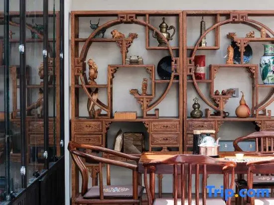 HOMESTY WABISABI Oxygen-rich Scenic Stay (Dukezong Ancient Town Giant Buddha Temple Branch)