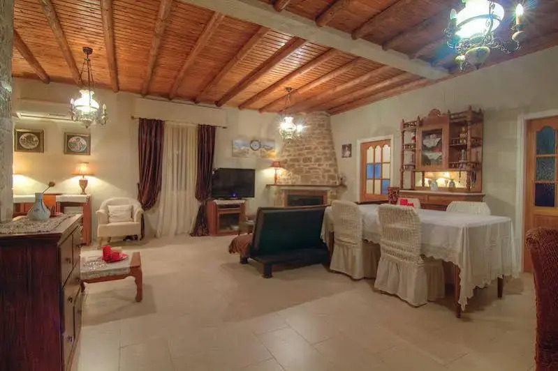 House Marevouni, Triopetra