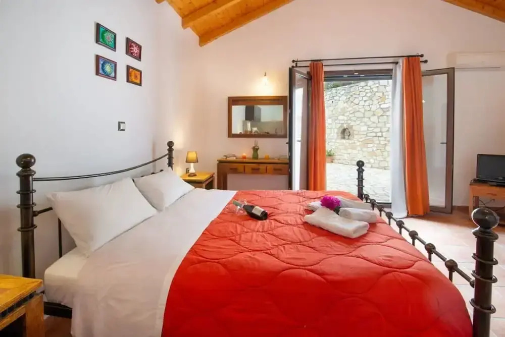 Kirki s Cozy Getaway - Paxoi Getaway w Jacuzzi