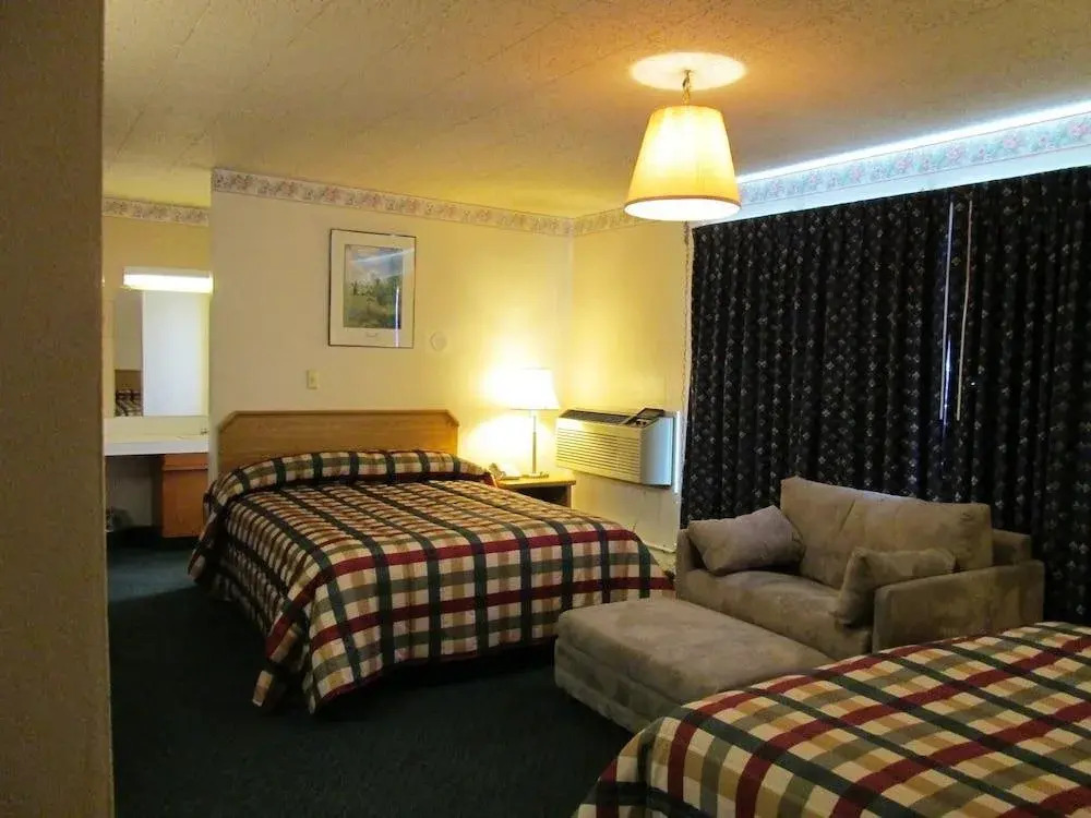 Town Chalet Motel