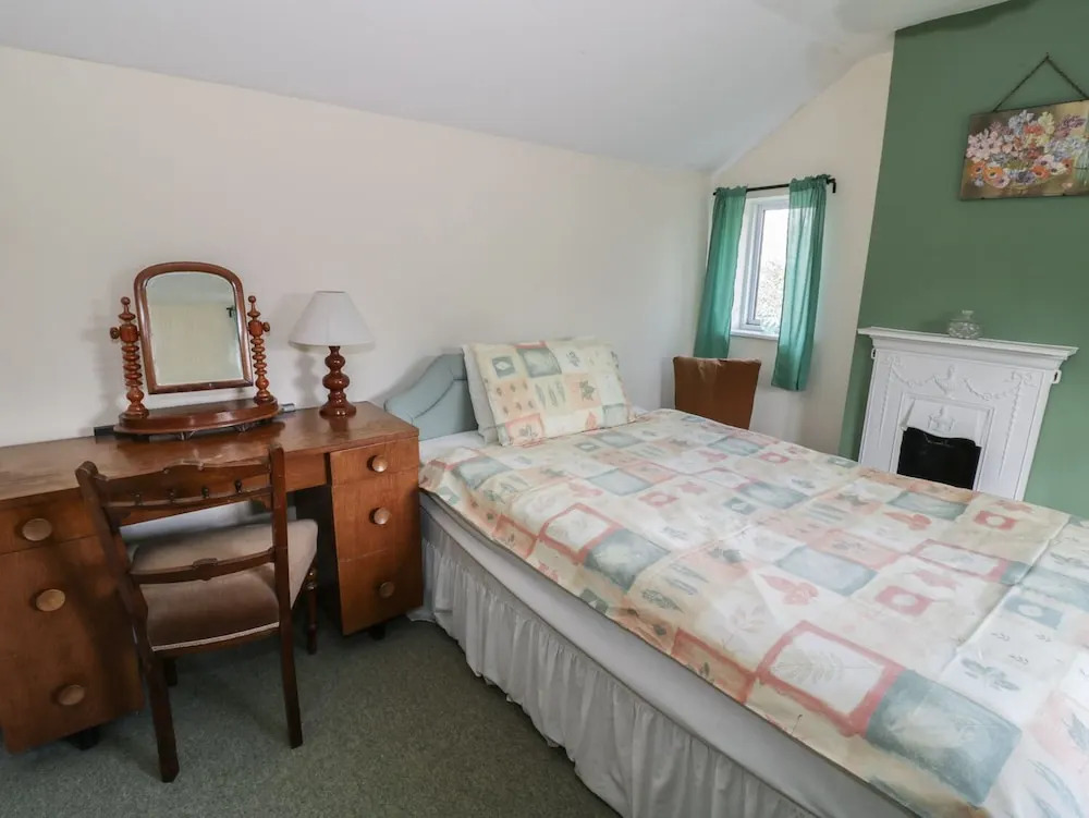 1 Westcroft Cottage