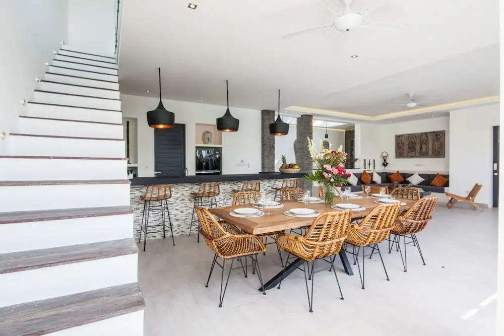 Villa Elisa - Spacious 4BR Luxury Villa, Walking Distance to Berawa Beach