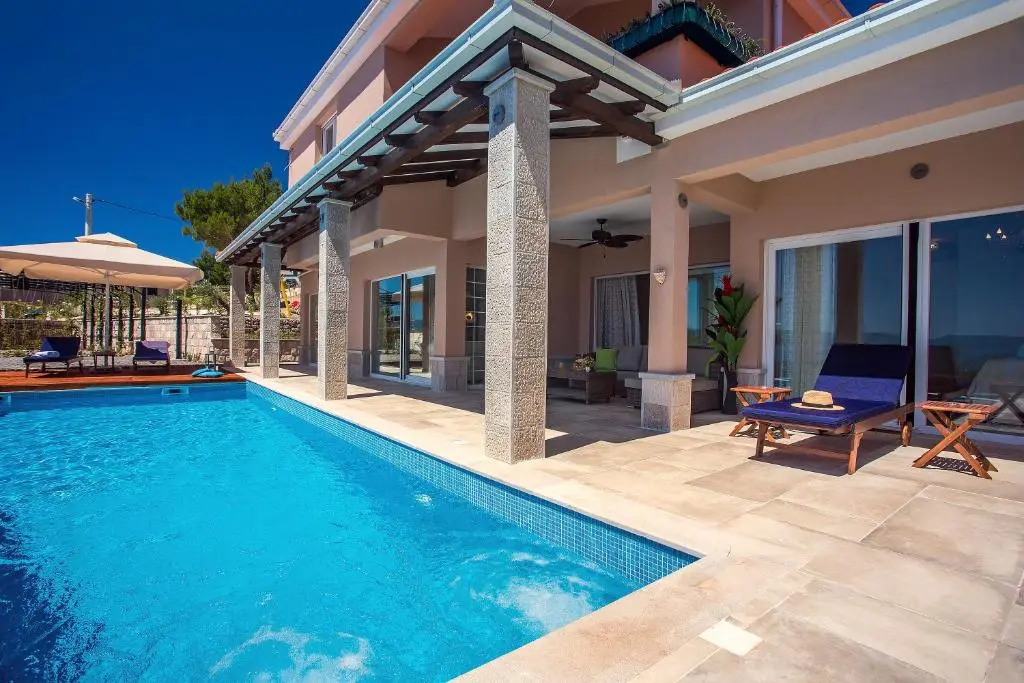 Villa Porto Mimice, 40sqm Heated Private Pool, 4 bedrooms, Sauna, Gym, Billiard