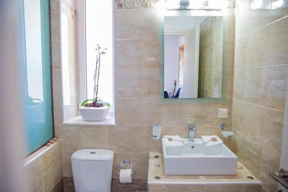 G&K Stone Suites