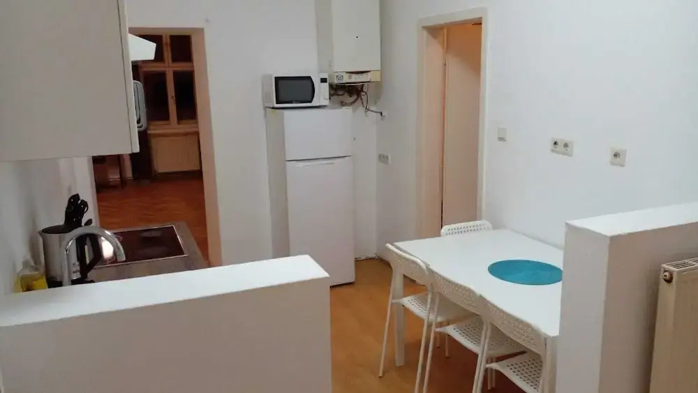Bright 2BR Stay Close to Stadthalle