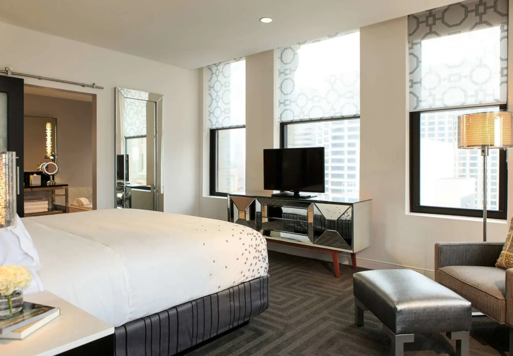 Renaissance Cincinnati Downtown Hotel