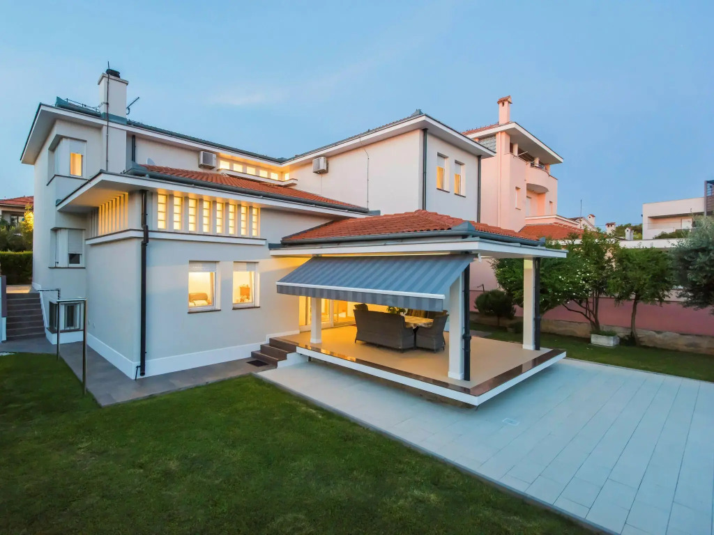 Seaside Villa in Zadar with swimming pool