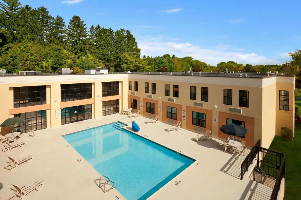 Red Roof Inn & Suites Middleborough