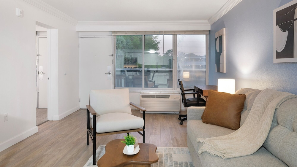 Landing Furnished Apartments Kissimmee near Disney Resort