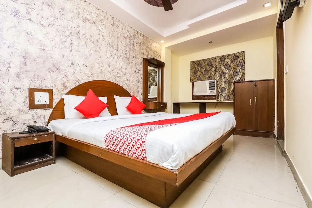 OYO 9448 Hotel Karan Palace
