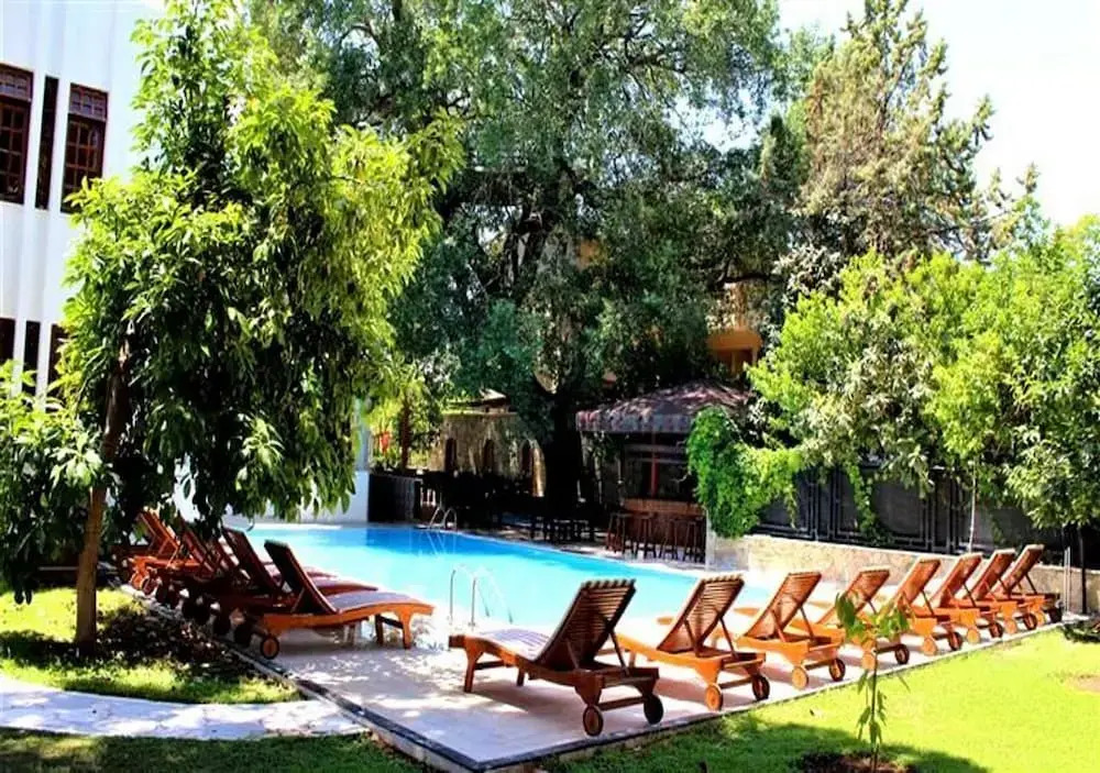 Meşe Hotel