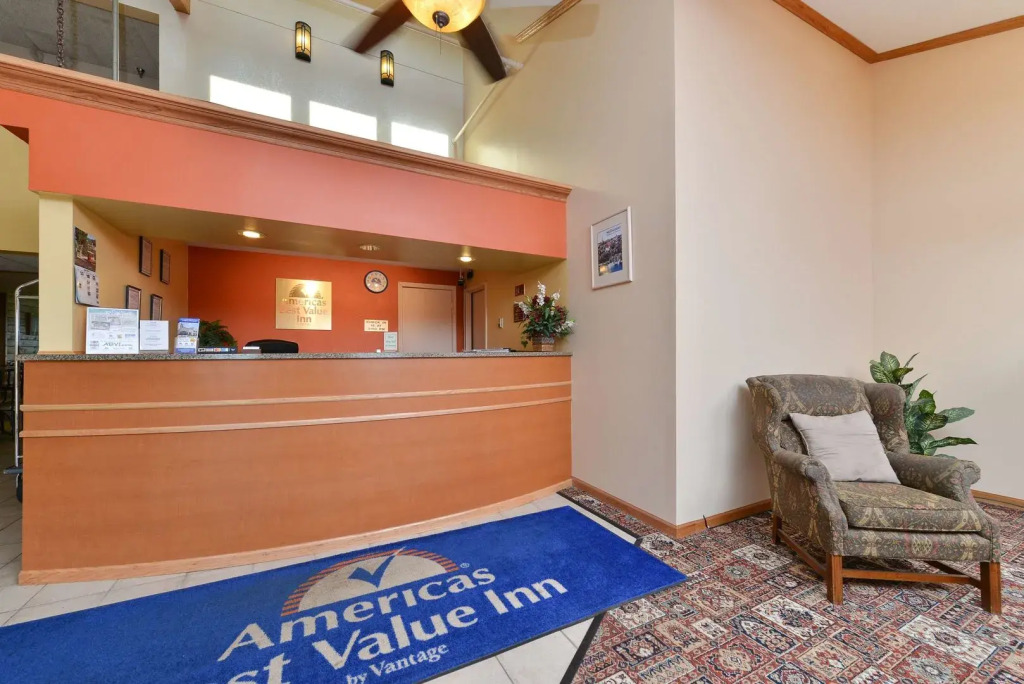 Stillwater Inn & Suites