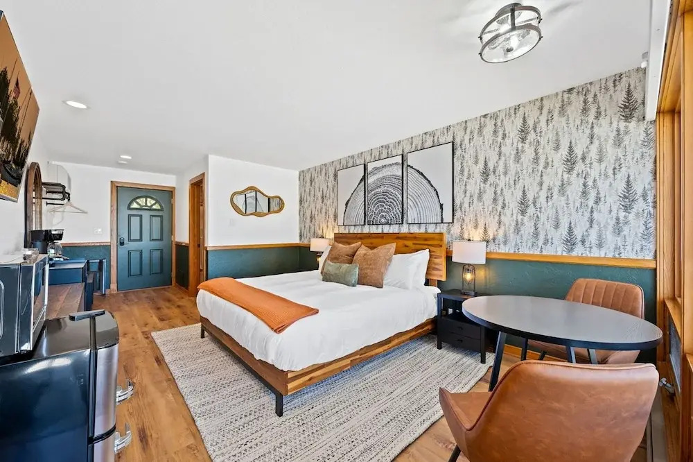 Spruce & Shore Motel
