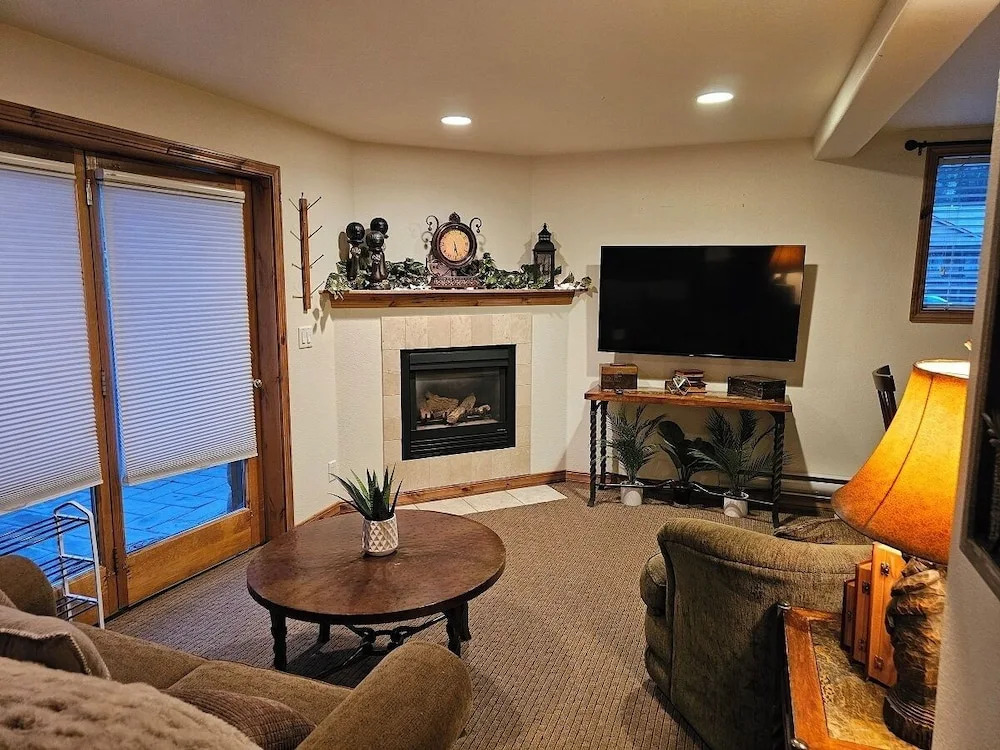 Alpenglow One Bedroom One Bath A09