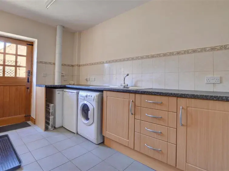3 Bed in Hartfield oc-tw653