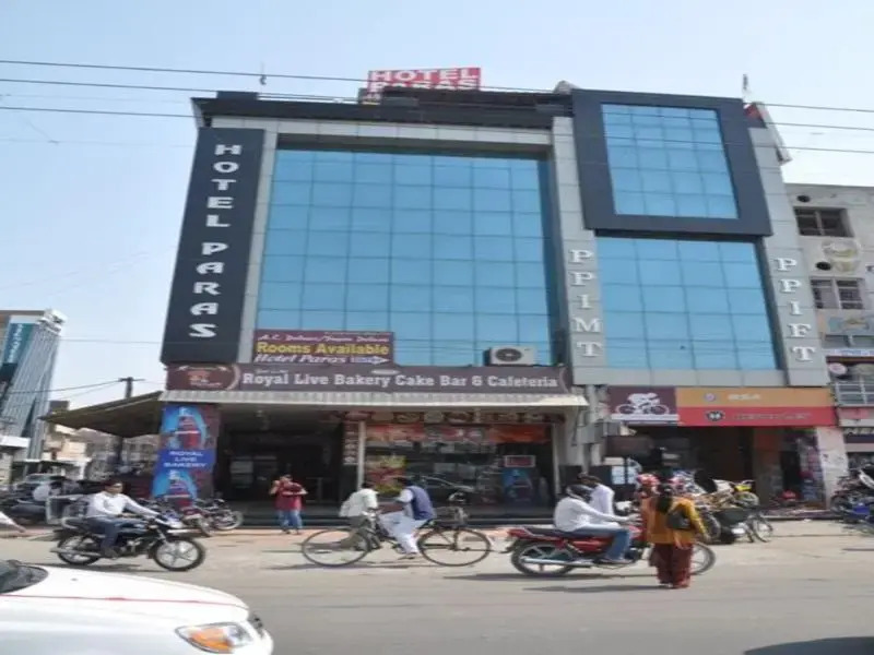 Hotel Paras