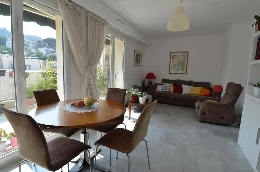 Appartement 4 personnes avec terrasse et parking le port de Nice