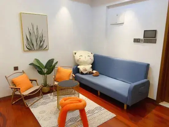 Hongshan 6979 Girls' Youth Apartment