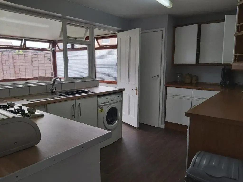 Eddiwick House - Huku Kwetu Dunstable -Spacious 4 Bedroom House - Beds Suitable for Builders and Contractors