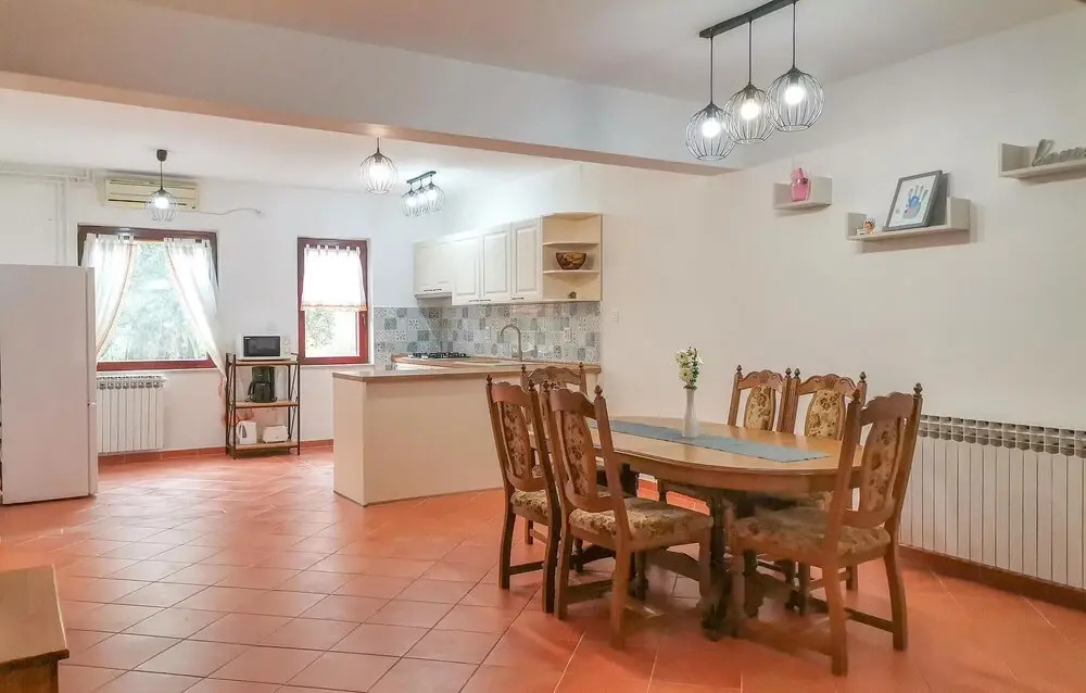 Awesome Home in Fazana With Wifi and 4 Bedrooms
