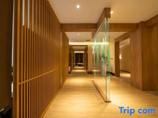 Mayflower Hot Spring Hotel (Xinmi Qingping Square)