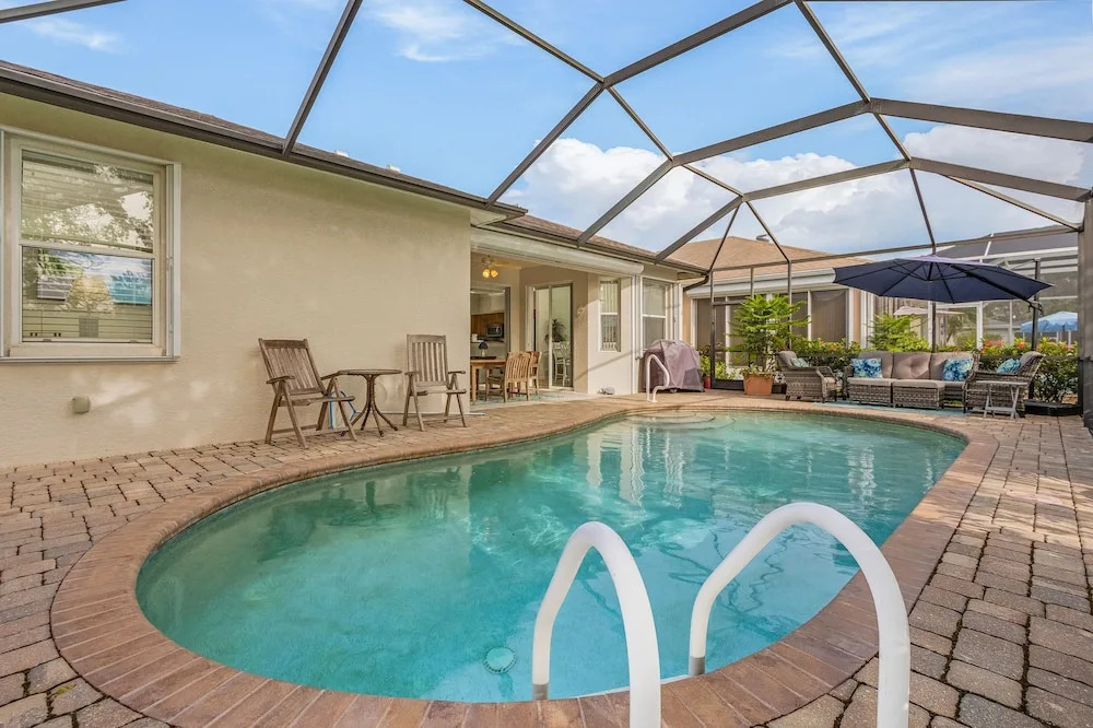 Sunshine Daydream our Beautiful Monthly Pool Home! home