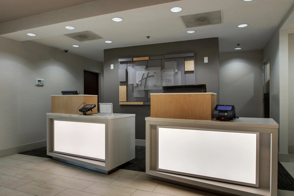 Holiday Inn Express Hotel & Suites Middleboro Raynham by IHG