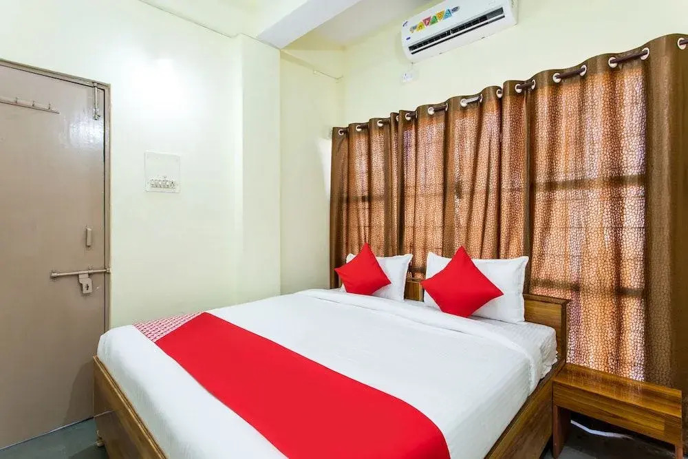 Oyo 24844 Hotel Samrat