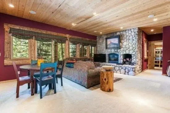 Tall Timbers Lodge - 5 Bedrooms Home