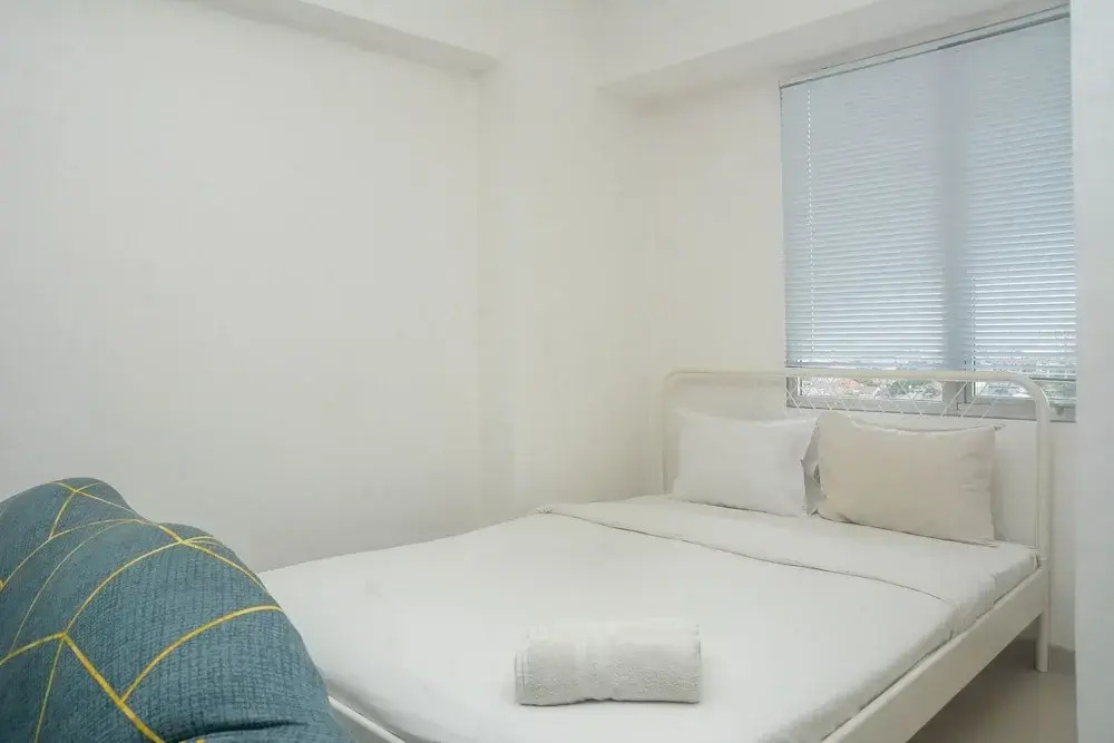 Elegant and Comfy Studio at Bassura City Apartment By Travelio