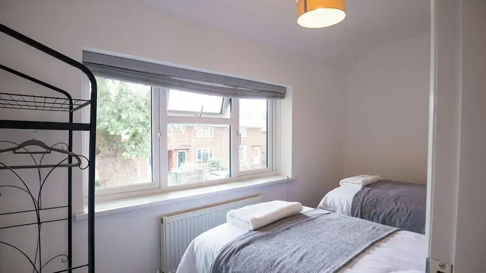 House Sleeps 6 - Parking,garden,family&contractors
