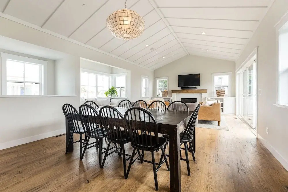 3440 Saint Deyns St House by RedAwning