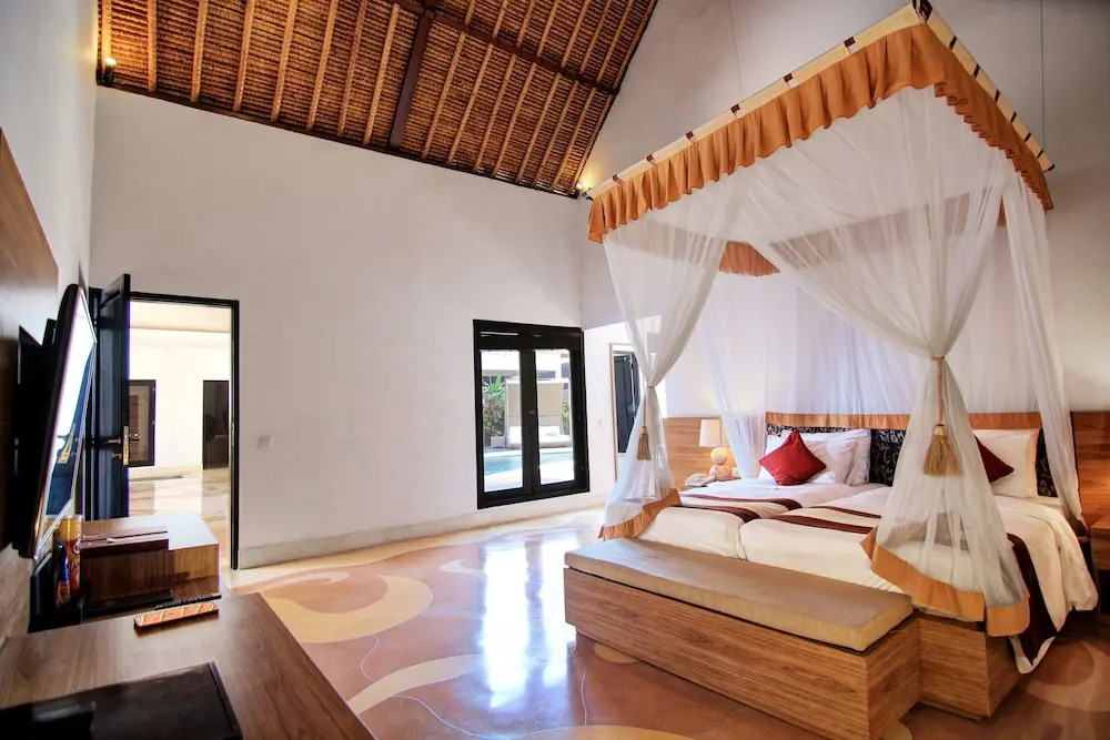 Villa Seminyak Lagoon And Spa
