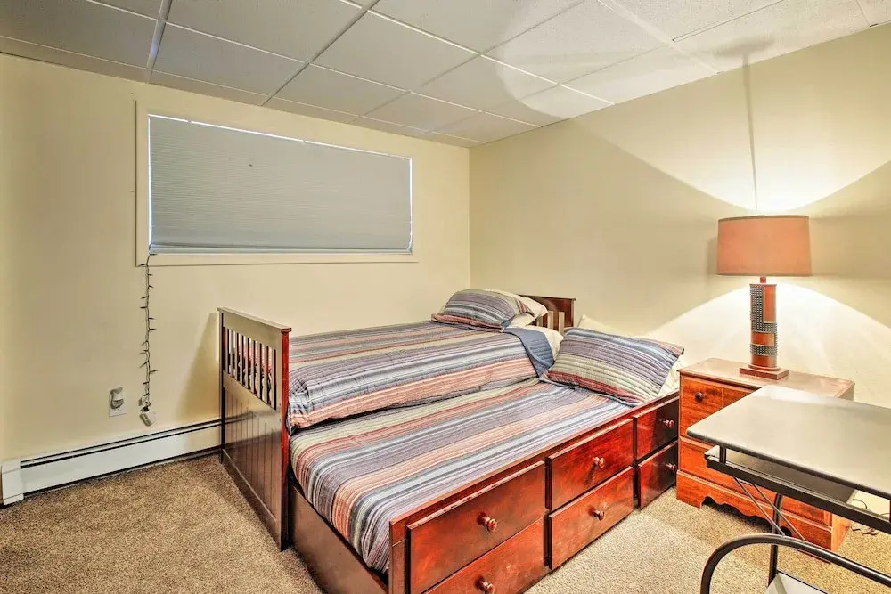 Lakefront Fairbanks Unit, 1 Mile to Pioneer Park!