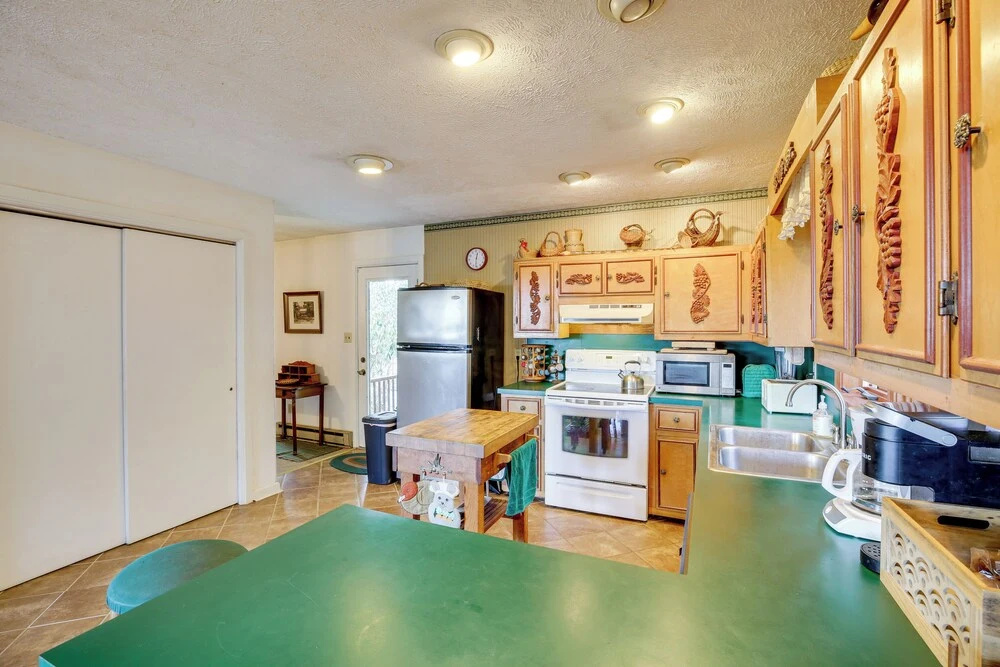 Ski, Hike & Unwind: Mtn-view Gem w/ Deck in Boone