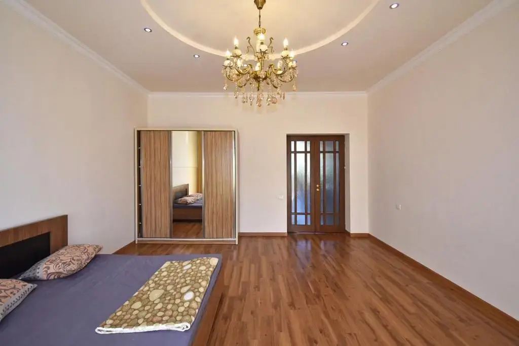 Tumanyan street, 3 bedrooms New Renovated apartment TM662