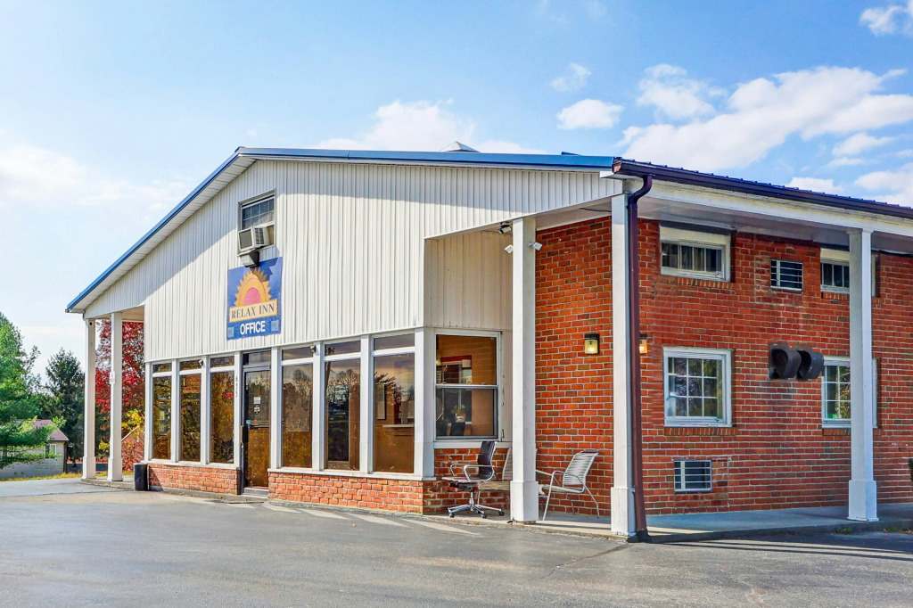 Hotel O Relax Inn Lewisburg near I-64