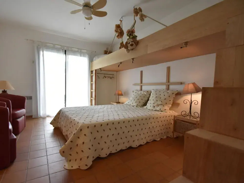 Spacious Villa With Heated Pool With Super Slide Between the Beach and Lake