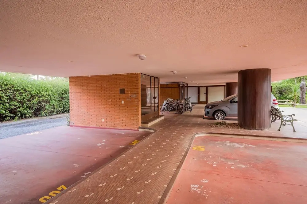 Apart en Barrio Cantegril- Residencial Country