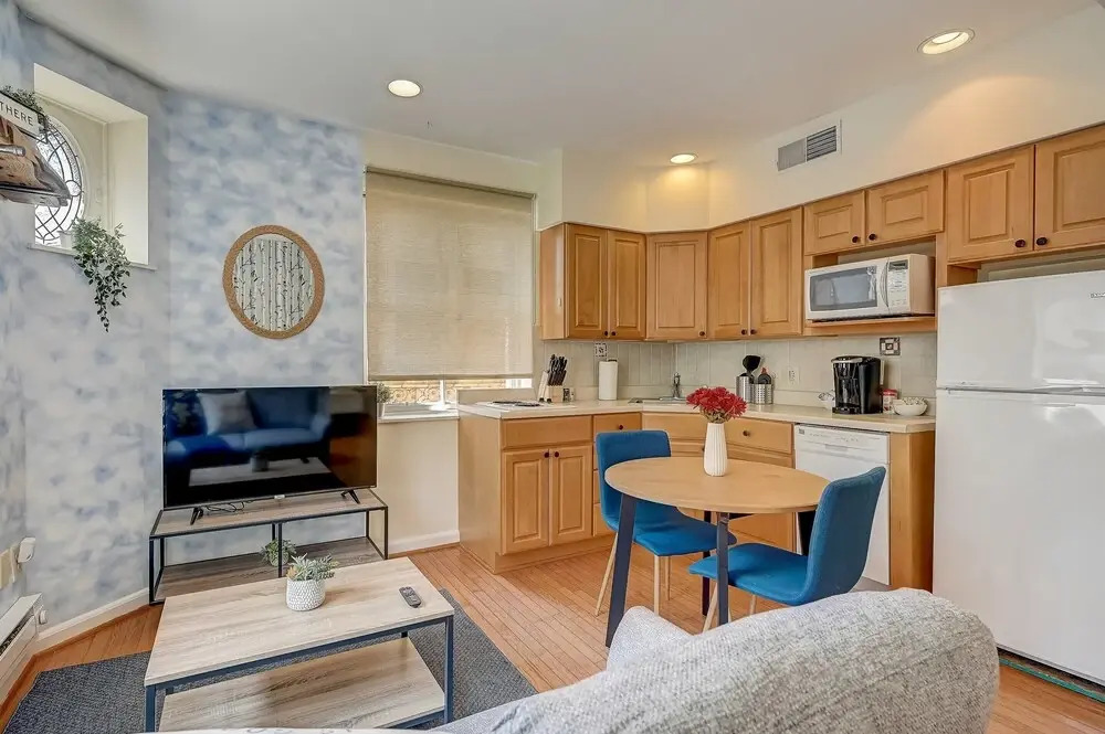 FRONTDESK 242 S 17th St Apts Rittenhouse Sq Philadelphia