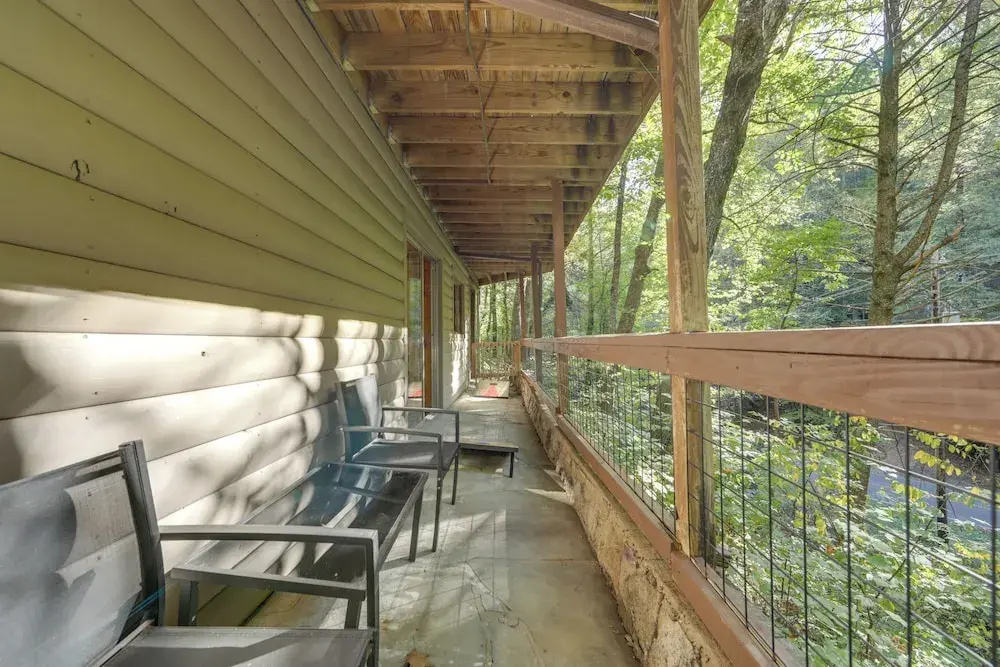 Cabin w/ Hot Tub: 2 Mi to Downtown Gatlinburg!