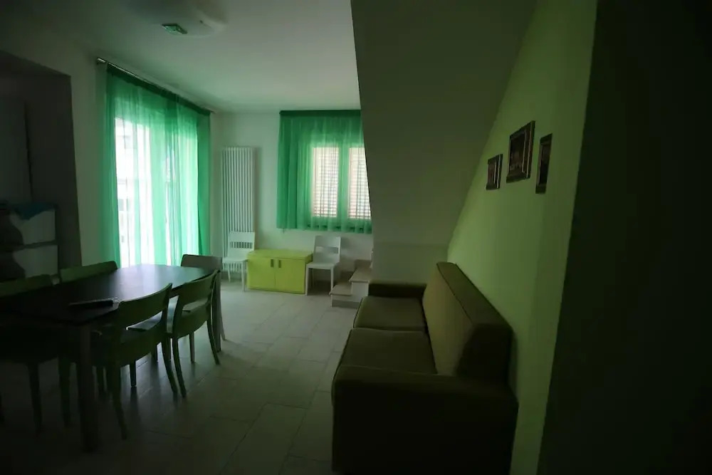Apartment 20 Meters From The Sea 7 Beds With Small Sea View