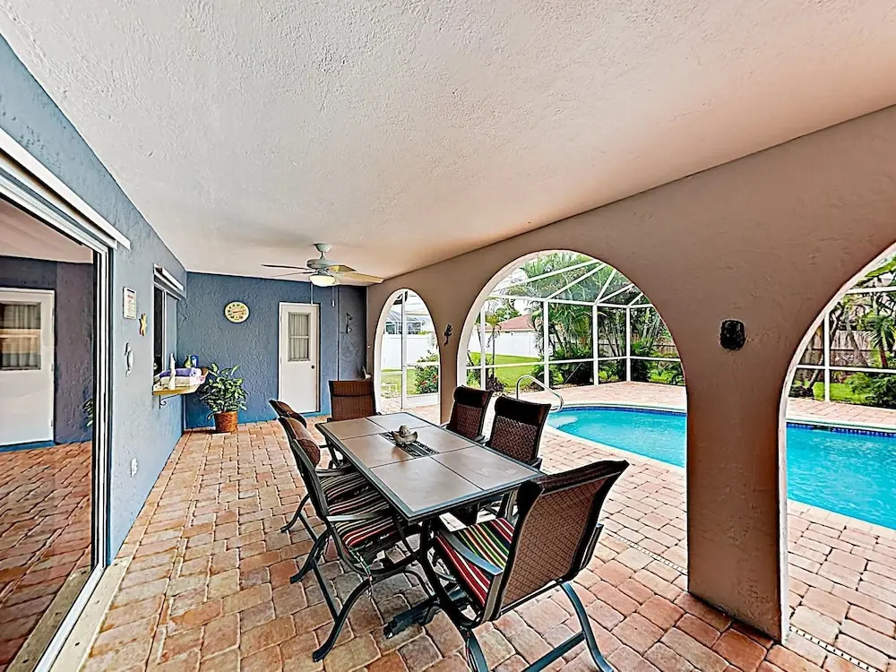 Dreamy In Quiet Neighborhood W/ Caged Pool 3 Bedroom Home