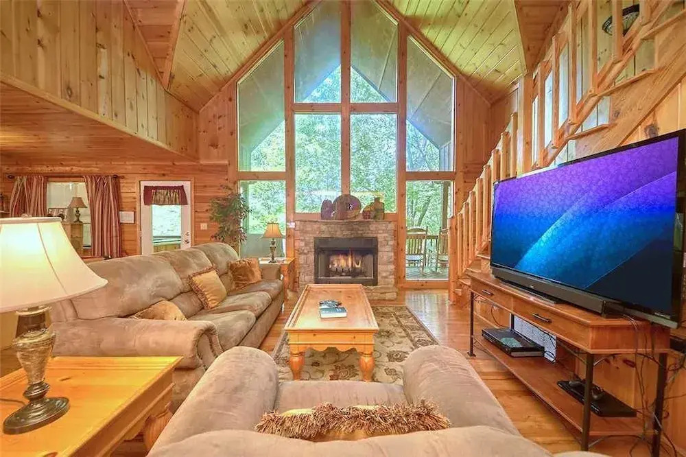 Good Times 3 Bedroom Home with Hot Tub